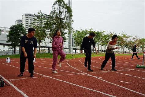 强健体魄，砥砺意志——我院教师对学生进行体质健康测试辅导 深圳技术大学体育与艺术学院