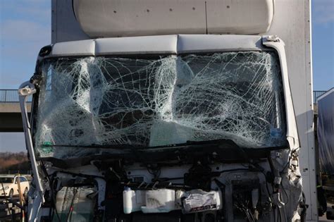 A Totalsperre Nach Lkw Unfall Mit Gefahrgut