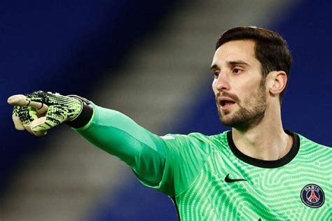 Psg Keeper Sergio Rico Out Of Coma After Riding Accident Flashscore Co Uk