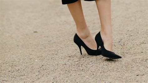 The Humble Pump Is Back - Fashionista