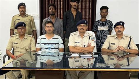 Jamshedpur Police Success सोनारी पुलिस ने बोलेरो और बाइक चोरी के मामले का किया उदभेदन तीन