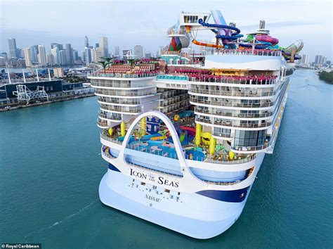 Buoy Oh Buoy Spectacular Photographs Show Worlds Biggest Cruise Ship