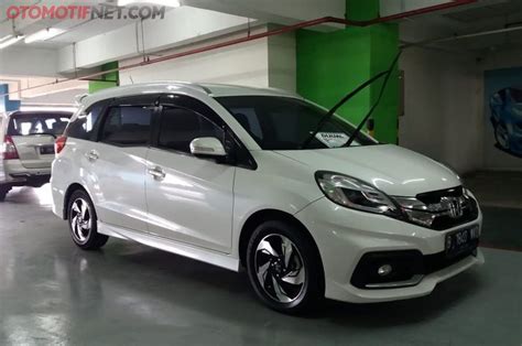 Mengintip Daftar Harga Dan Spesifikasi Mobil Bekas Honda Mobilio 2014