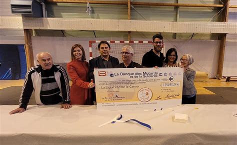 Remise du chèque Une rose un espoir à la Ligue contre le cancer