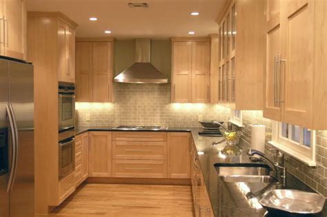 Kitchen Backsplash Ideas With Maple Cabinets