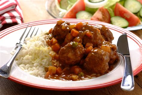 Albóndigas a la portuguesa con guarnición de arroz Recepedia