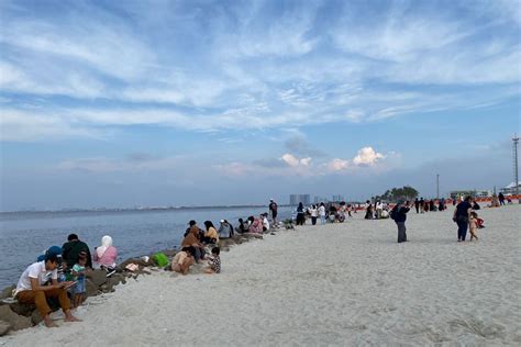 Tips Berkunjung Ke Pantai Pasir Putih Pik Yang Sudah Buka Halaman