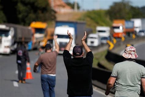 Em 20 Estados Caminhoneiros Protestam Contra Aumento Da Gasolina Exame