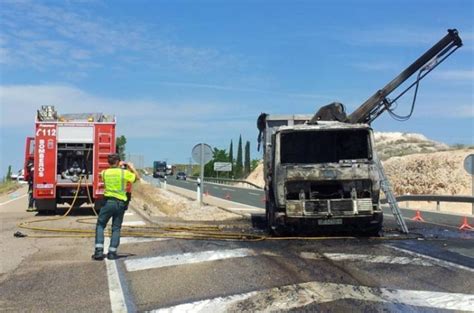 El Incendio De Un Cami N Obliga A Cortar La N A Su Paso Por Langa