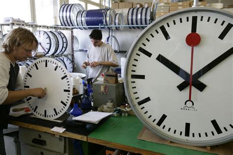 Time Flies Iconic Swiss Railway Clock Turns 75 Swi Swissinfoch