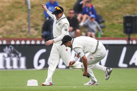 Trent Boult and Henry Nicholls compete to retrieve the umpire's hat, | ESPNcricinfo.com