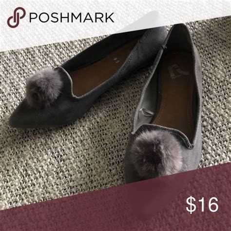 Pom Flats So Cute Shoes Flats And Loafers Pom Pom Flats Flats Flat Shoes Women