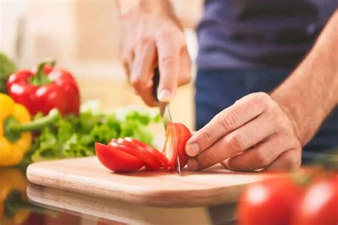 How To Cut Tomatoes For Different Uses And How To Store Cut Tomatoes