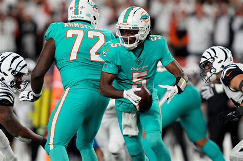 Dolphins' Teddy Bridgewater reacts to Tua Tagovailoa injury