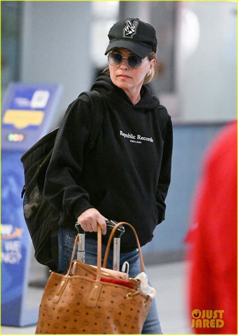 Shania Twain Lands In Nyc With Husband Frédéric Thiébaud In Rare Outing Photo 4877532