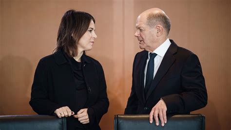 Olaf Scholz Und Annalena Baerbock Sie Macht Das Gerne So Kleine