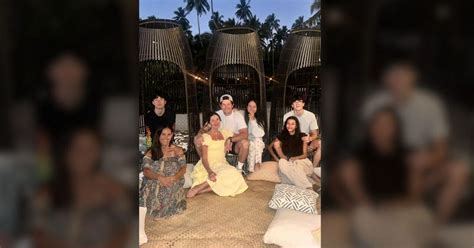 Mark Wahlberg S Wife Shares Naked Photo Of Him Showering In Fiji