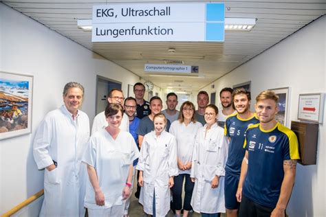 Eintracht Profis Absolvieren Medizincheck Im Klinikum Braunschweig