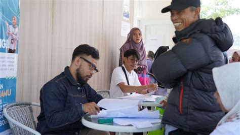 Masyarakat Manfaatkan Layanan Publik Di Gpp Rest Area Gunung Mas Puncak