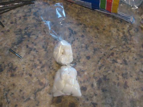 Paisley Walls Marshmallow Snowman Hot Chocolate Gift