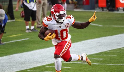 Stunning Reversal Tyreek Hill Heading To Miami After Contract Talks