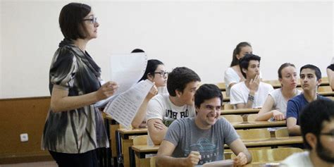 Profesores Asociados De La Uji Se Movilizan Y Plantean Un Comité De