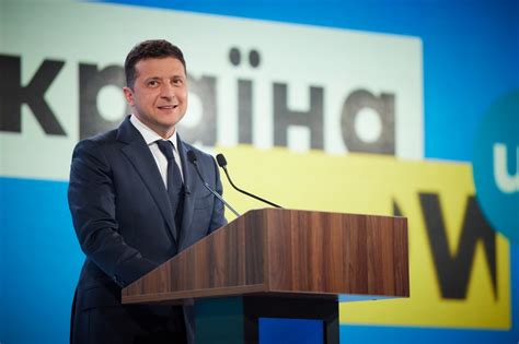 Зеленский продлил санкции против российских авиакомпаний и предприятий