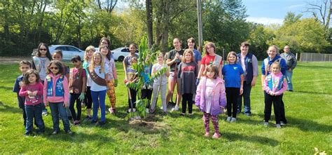 Muncie Mayor S Tree Goal Met With Timber To Spare