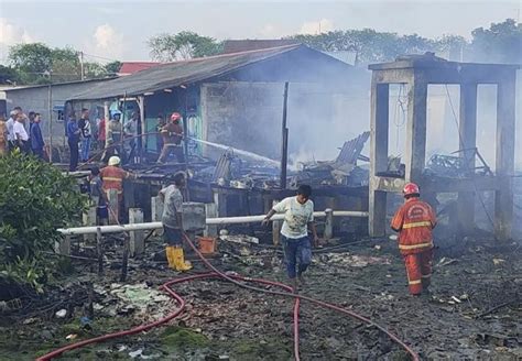 Rumah Warga Pantai Impian Tanjungpinang Terbakar Honda Scoopy Turut