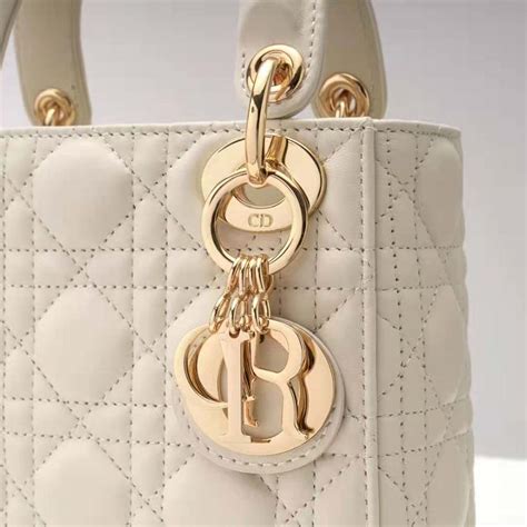 Bilder Av Replika Medium Cannage Lady Dior