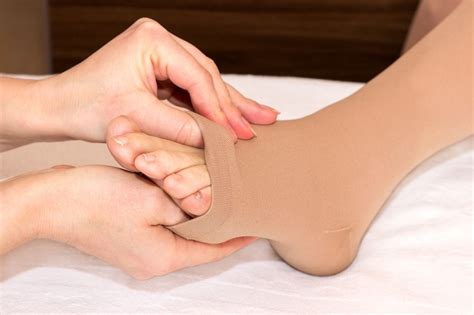 How can I treat my swollen feet? | Podiatry Associates, INC.