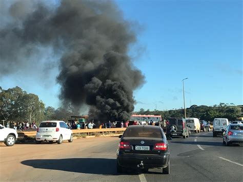 Manifestantes Ateiam Fogo Em Pneus E Fecham Ponte Do Bragueto No DF