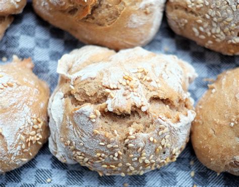 B Rli Rezept Mit Roggen Dinkel Und Sesam Rezept Kochenohne