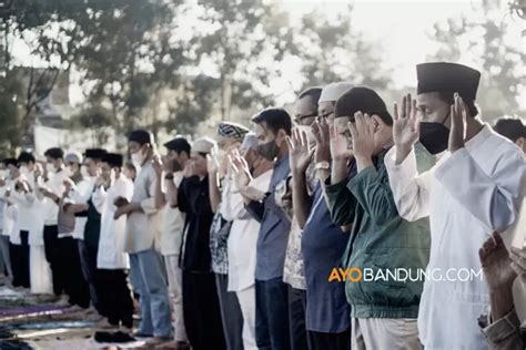 Niat Shalat Idul Fitri Dalam Tulisan Arab Dan Latin Lengkap Dengan Tata Cara Ayo Bandung