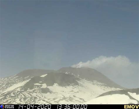 Vulcani Ingv Sull Etna Prosegue L Attivit Esplosiva Stromboliana All