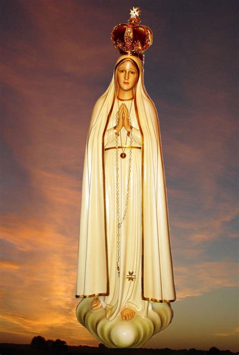 Pin by Rocío Téllez on VIRGEN MARÍA Lady of fatima Mother mary