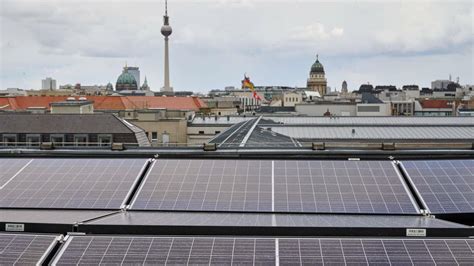 Auf Berlins D Chern Mal So Viele Solaranlagen Wie Heute W Ren M Glich