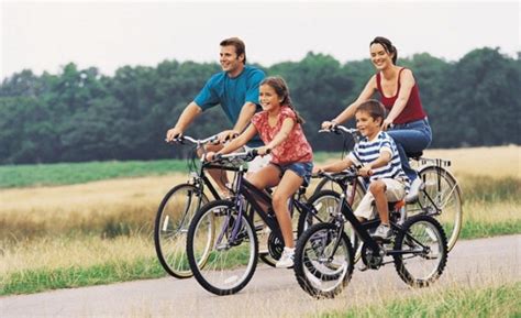 Los Beneficios De Montar En Bici Con La Familia