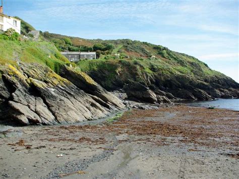 Portloe Beach - Cornwall | UK Beach Guide