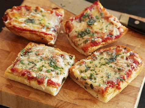 Chicken Bread Pizza Easy To Make Recipe Women Daily Magazine