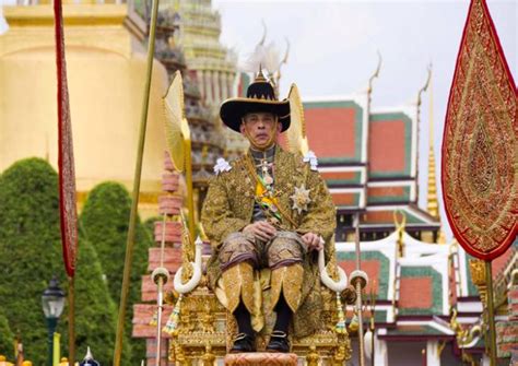 Thailands Newly Crowned King Maha Vajiralongkorn To Greet Subjects In