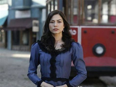 Демет Оздемир - фото, личная жизнь, биография, роли в сериалах
