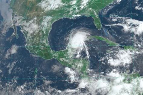 Beryl se degrada a categoría 1 y se localiza en tierra sobre el norte