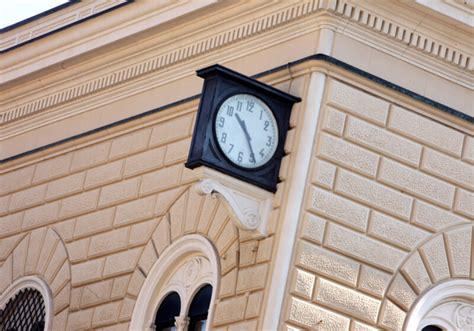 Dove Si Trova L Orologio Della Strage Di Bologna TAG24