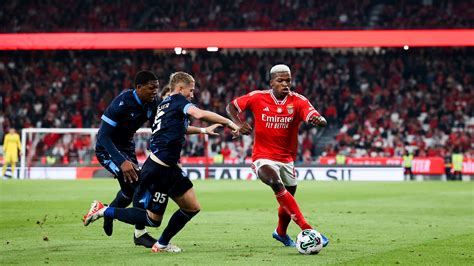 Benfica vence Famalicão na Luz e está nos oitavos de final da Taça de