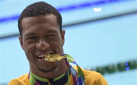 Gabriel Araújo é bicampeão nos 50m costas e Brasil é ouro no