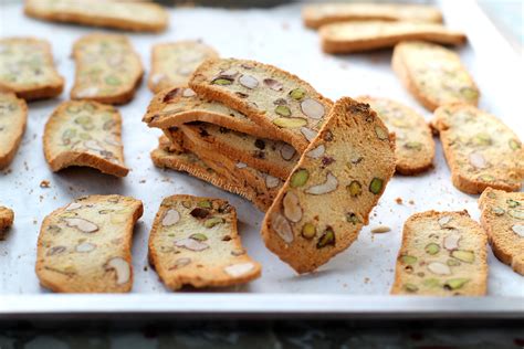 Biscotti Croccanti Con Albumi Mandorle E Pistacchi I Pasticci Ni Di Nina