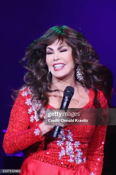 Marie Osmond Christmas Photos And Premium High Res Pictures Getty Images