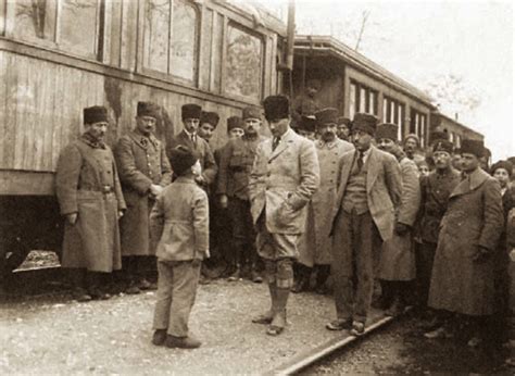 Şiir Okuyan Bir çocuğu Dinlerken Bilecik 19 Ocak 1923 Mustafakemâlim