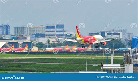 Atterrissage D Avion L A Roport Photo Stock Ditorial Image Du